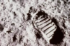 NASA vymýšlí nejlepší boty v dějinách. Otisknou se do povrchu Měsíce