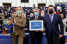 Evropský parlament předal Sacharovovu cenu. Vězněného Navalného zastoupila jeho dcera