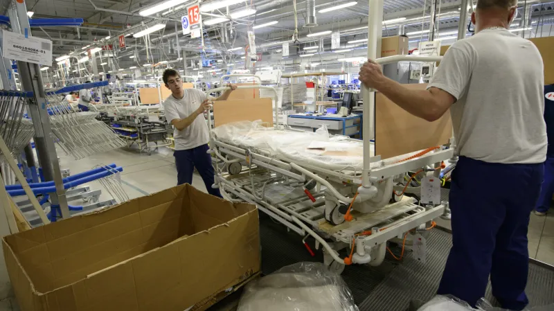 Firma Linet vyrábí ve Slaném-Želevčicích nemocniční a pečovatelská lůžka i další vybavení