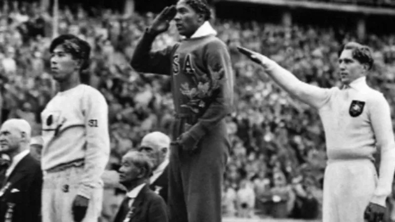 Jesse Owens na olympijských hrách v Berlíně