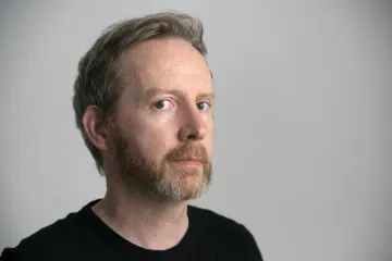 Život v 21. století neustále provází strach, míní autor Včelího bodnutí
