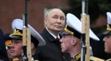 Ruský vládce Vladimir Putin během vojenské přehlídky v Den vítězství