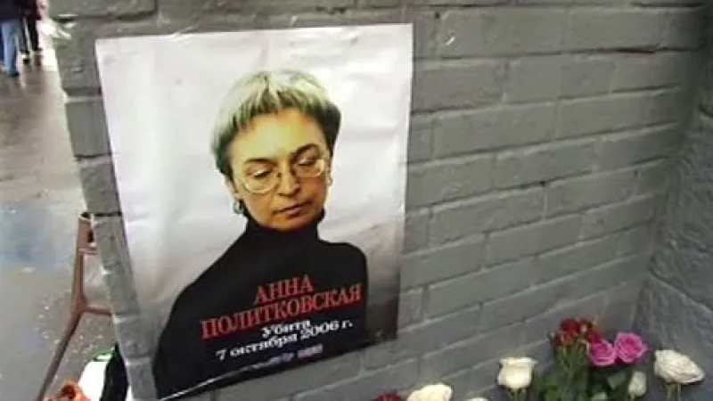 Lidé si připomínají smrt Anny Politkovské.