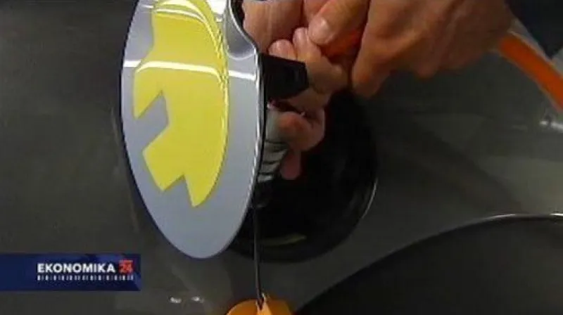 Ekonomika ČT24 o elektromobilech