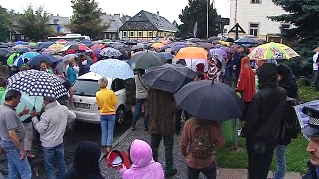 Účastníci "Tiché demonstrace" v Novém Boru