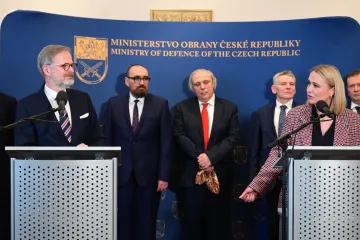 Investice do obrany jsou dobře vynaložené peníze, řekl Fiala