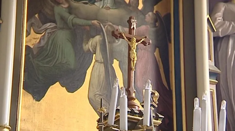 Kříž v číhošťském kostele