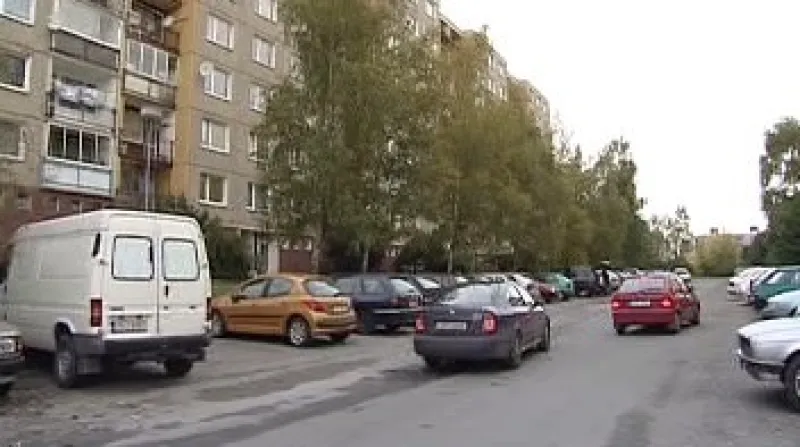 Obyvatelé nejlidnatější Plzeňské čtvrti Lochotín protestují proti stavbě nového supermarketu.