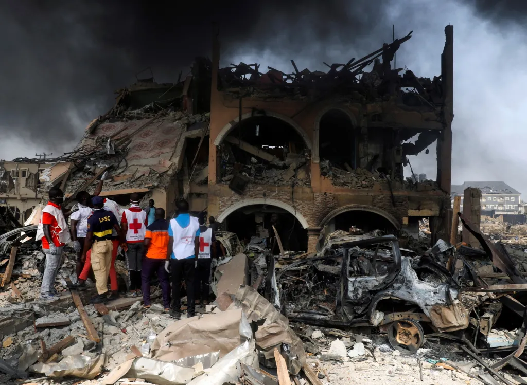 Lagosem otřásl mohutný výbuch. Exploze zdemolovala 50 budov