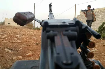 Turecký premiér žádá nasadit v Sýrii mezinárodní pozemní jednotky