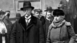 Dokument Josefa Císařovského připomene manželství dalšího významného politika – osudové setkání T. G. Masaryka s jeho ženou Charlottou Garrigue. Ve filmu se objeví také jejich pravnučka
