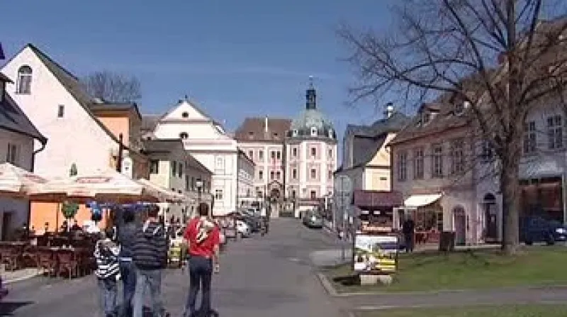 Relikviář sv. Maura, truhličku na ostatky ze 13. století, označují historici  za druhou nejcennější movitou památku v Česku, hned po korunovačních klenotech.
relikviář, svatý maur, památka, truhlička