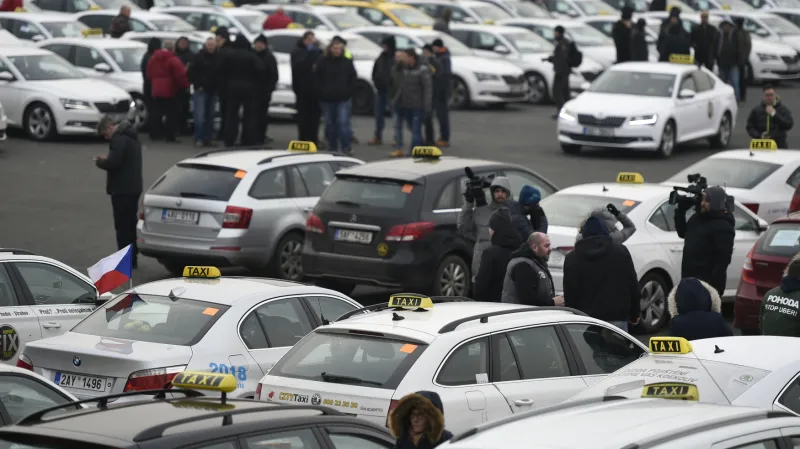 Protest taxikářů na pražském Strahově