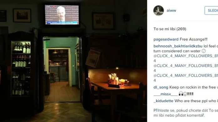 Volné chvíle tráví podle Instagramu Aj Wej-wej v restauračním zařízení sledováním kanálu ČT24.