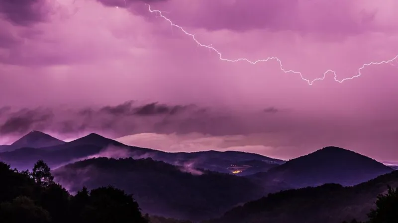 Noční bouřka v Českém středohoří