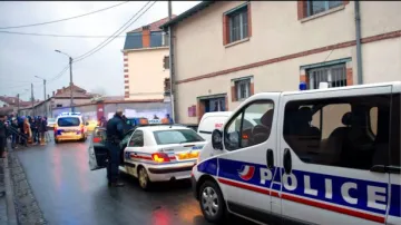 Francouzská policie obléhá podezřelého atentátníka
