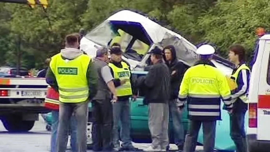 Havárie mikrobusu a osobního auta