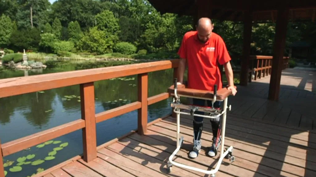 Darek Fidyka se díky kmenovým buňkám znovu postavil na nohy