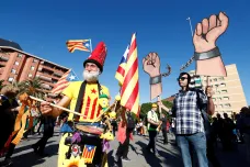 Katalánci sami na sebe podávají trestní oznámení za účast v referendu. Zahltili soudy