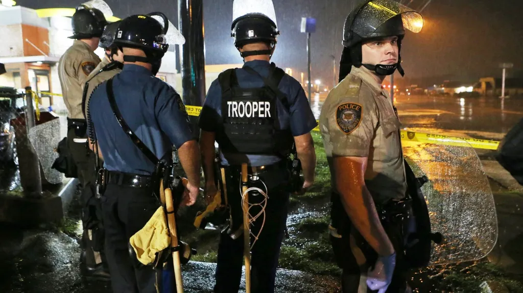 Policie zasahuje ve čtvrti Ferguson