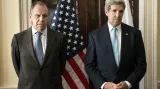 Sergej Lavrov a John Kerry před londýnským jednáním