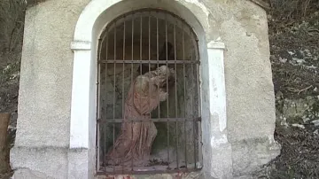 Jedna z kapliček křížové cesty v Mikulově