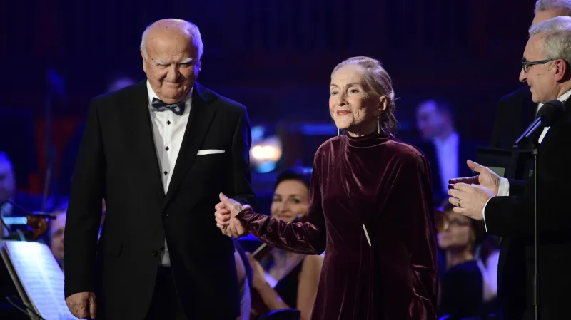 Operní pěvkyně Soňa Červená a sbormistr Josef Pančík (vlevo)