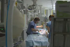 Stovky lékařů v hradecké nemocnici dál protestují, požadují víc peněz za přesčasy