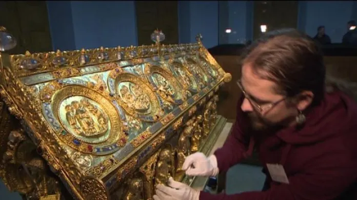 Relikviář sv. Maura převezen na Pražský hrad