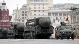 Ruské rakety RS-24 Jars při přehlídce na Rudém náměstí v roce 2019