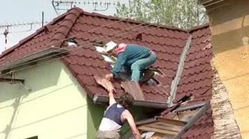Střecha zničená vichřicí
