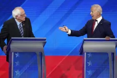 USA: Demokratičtí kandidáti se hádali o zdravotní péči, Biden kritizoval plán Sanderse
