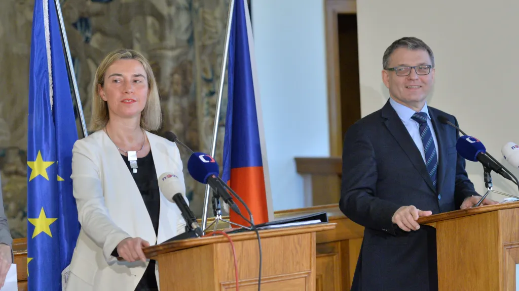 Federica Mogheriniová a Lubomír Zaorálek