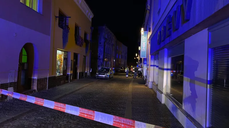 Policisté po výbuchu uzavřeli ulici 1. máje v Litovli