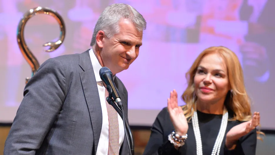 Timothy Snyder při převzetí Ceny Nadace Dagmar a Václava Havlových