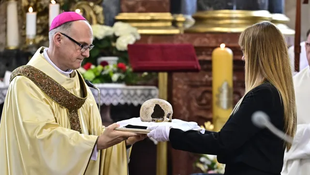Do Jablonného se vrátila lebka svaté Zdislavy, veřejnost ji uvidí naposledy