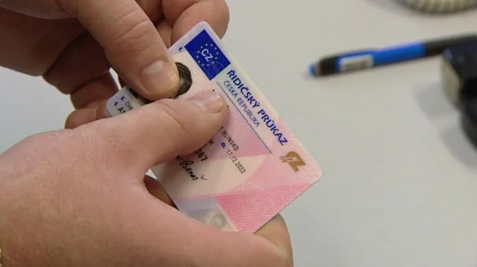 Některé obce mohou vydávat i občanské a řidičské průkazy a také pasy
