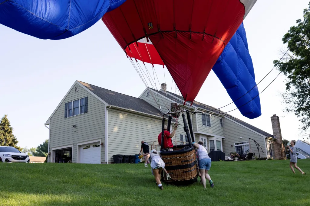 Největší festival balónového létání na světě se po dvou letech vrátil do New Jersey. Loňský rok museli pořadatelé kvůli pandemii vypustit. Na nebi se letos objevilo 58 balónů různých tvarů i velikostí