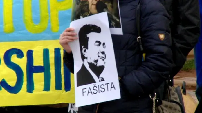 Demonstranti přišli v Praze podpořit ukrajinskou opozici