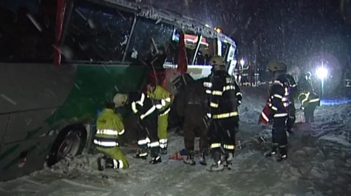Při návratu z lyžařského střediska Hochficht havaroval na konci ledna autobus.