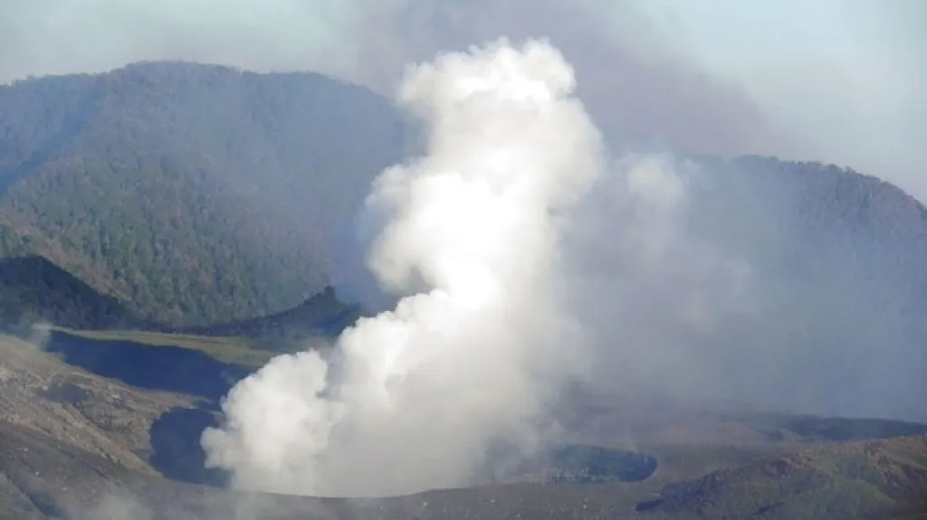 Indonéská sopka Lokon