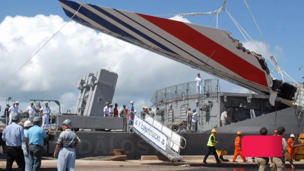 Vyzvedávání trosek Airbusu A330