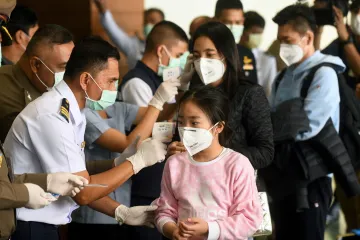 Wuchanský koronavirus je podle lékařů infekční dříve, než se u nemocného projeví příznaky