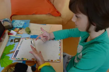 Studenti pedagogických fakult se zapojí do letního doučování, mnozí pomáhali už s distanční výukou