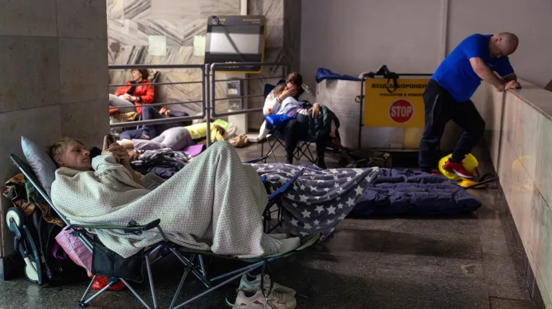 Ukrajinci se ukrývají v metru před ruskými údery, 28. 9.