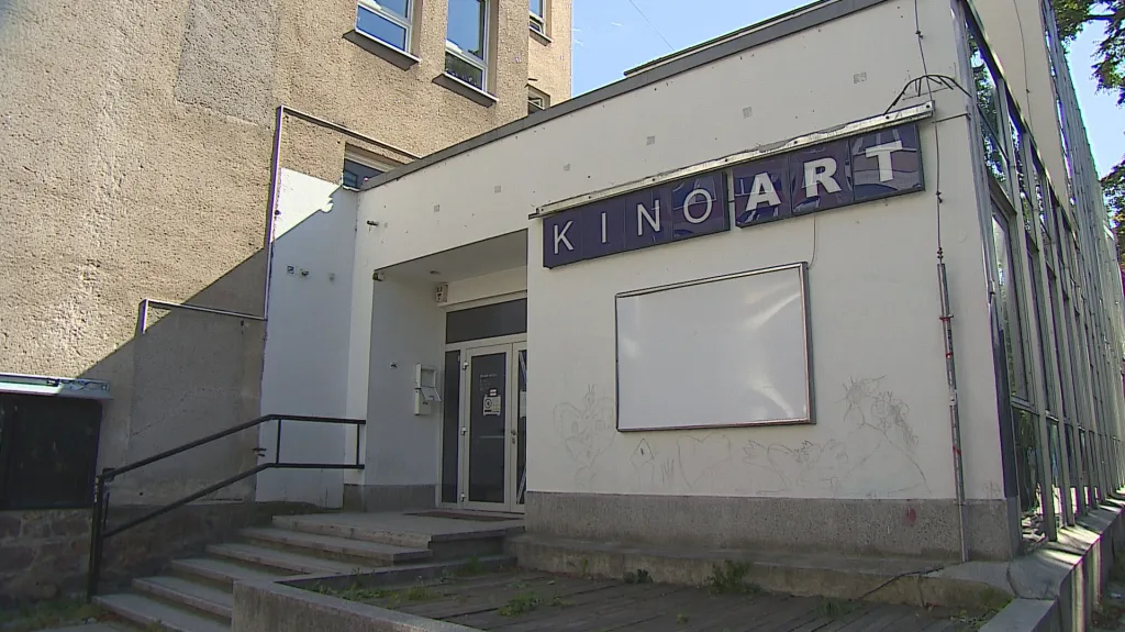Opravy kina Art komplikuje azbest