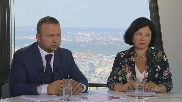 Věra Jourová a Marian Jurečka v pořadu Otázky Václava Moravce