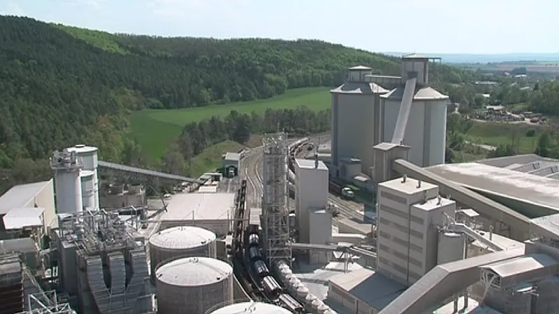 Cementárna v Mokré