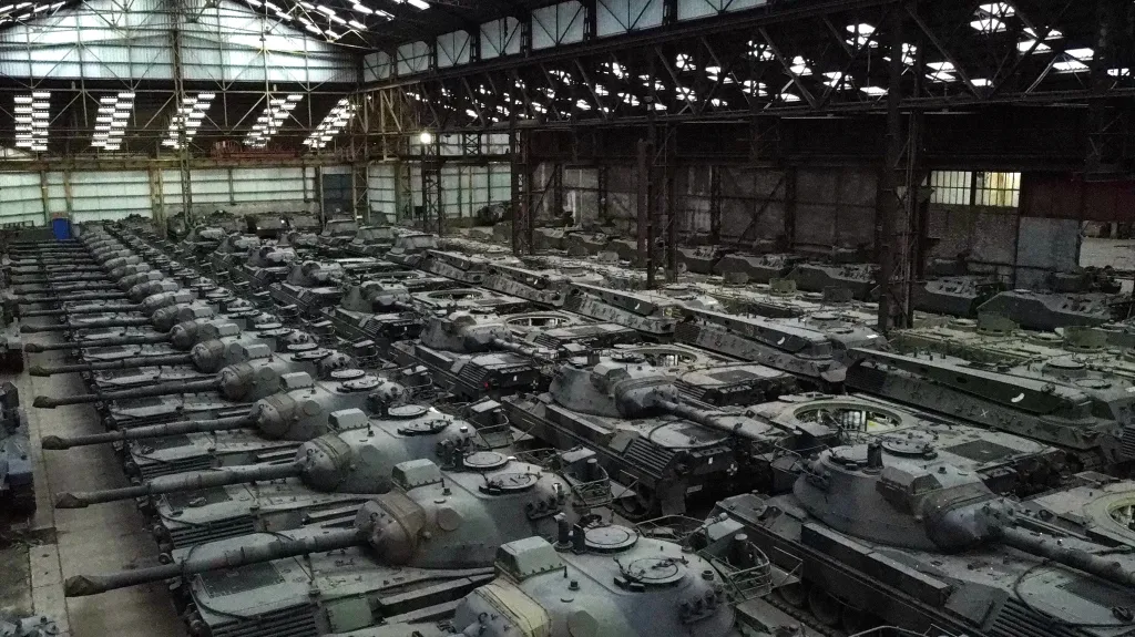 Tanky Leopard 1 v hangáru společnosti OIP