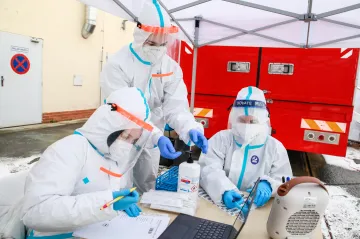 V úterý přibylo 66 970 případů covidu. Správní soud zrušil podmínky pro vstup do restaurací a hotelů